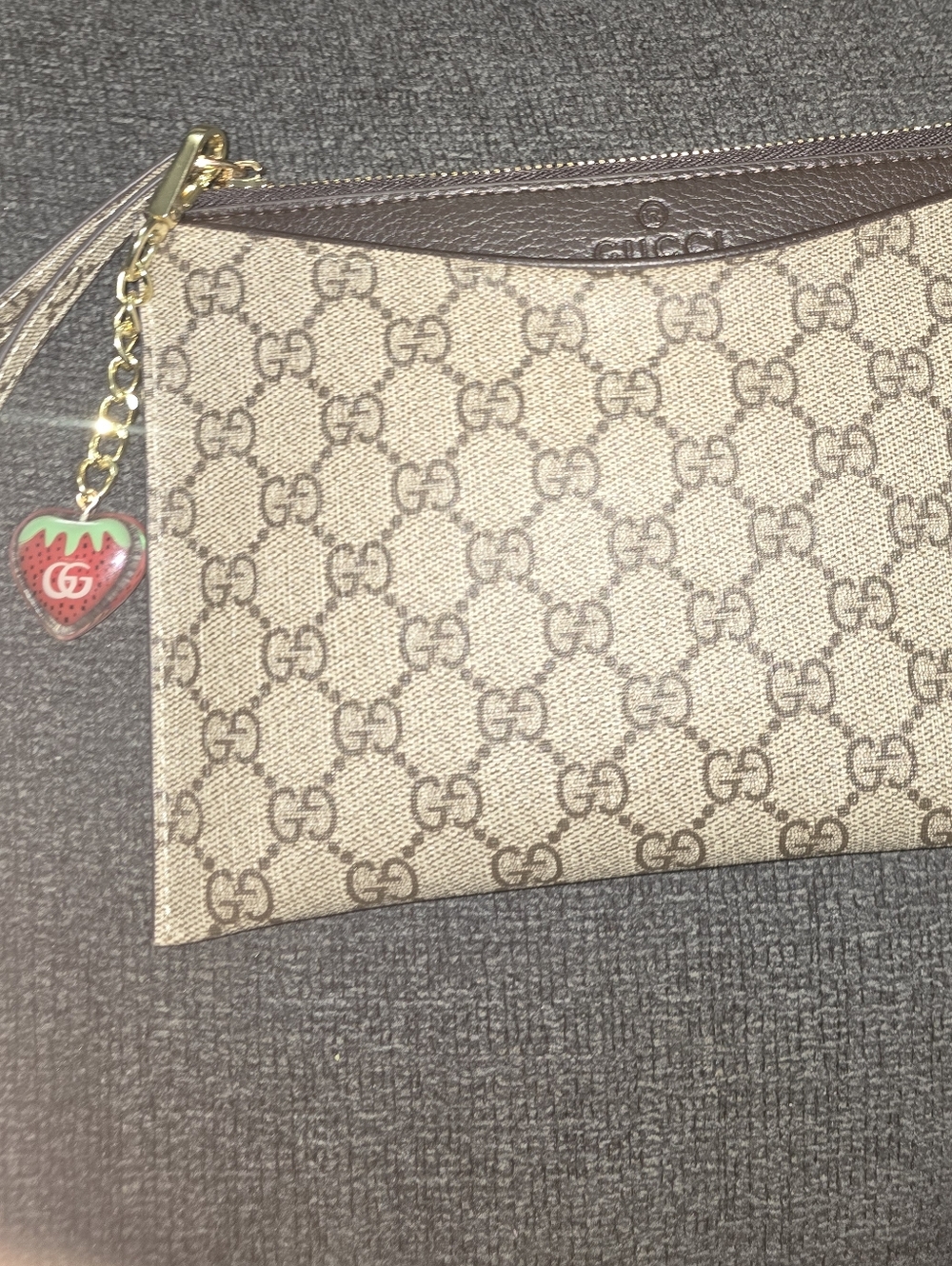 Super Signture Gray/Beige Canvas Wristlet Clutch W/bubbleBee Berry KeyChain Comb - Picture 5 of 6